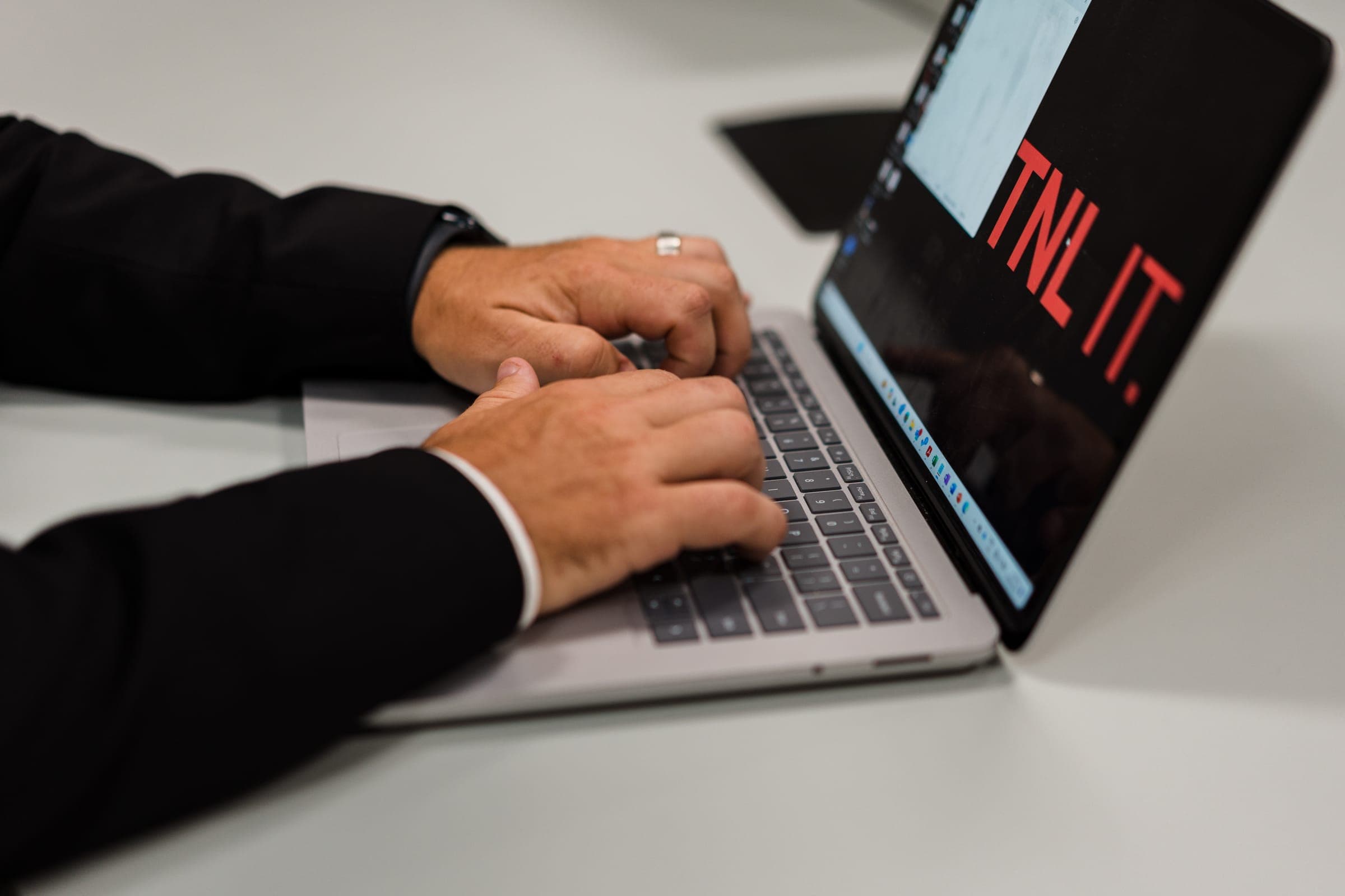 Hands on the keyboard, TNL IT on screen